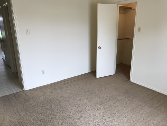 Building Photo - Duplex