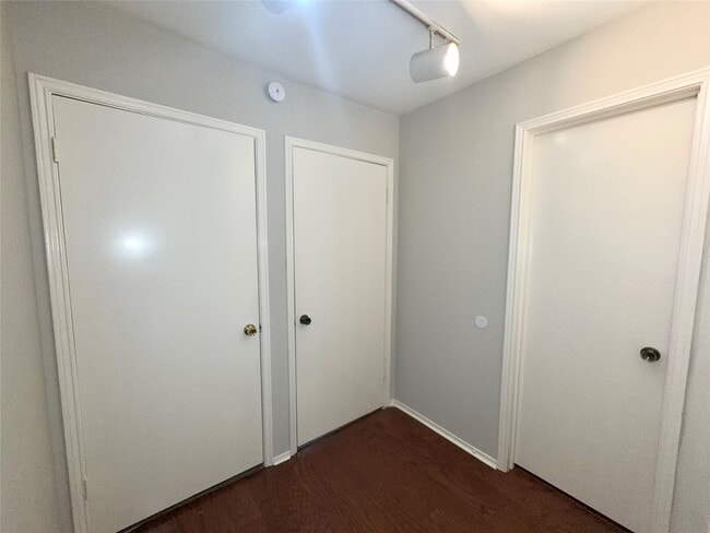 Building Photo - 12959 Trail Hollow Dr
