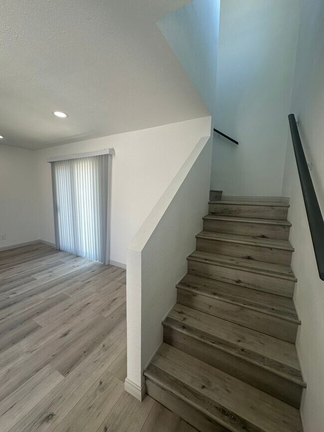 Building Photo - 202-204 Calla Avenue