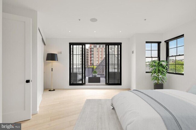 Building Photo - 1451 Maryland Ave NE