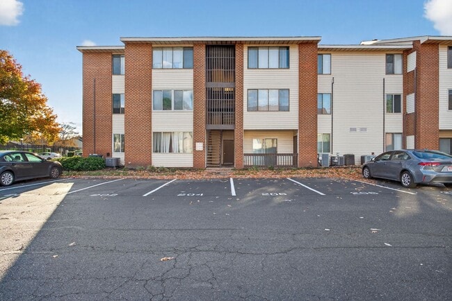 Primary Photo - 206 Pacific Dr