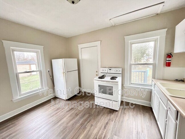 Building Photo - 1730-1730 E 30th St