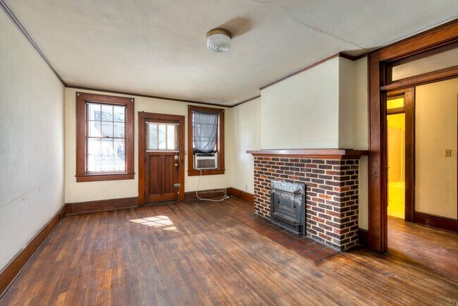 Building Photo - 25 W Charlotte Ave