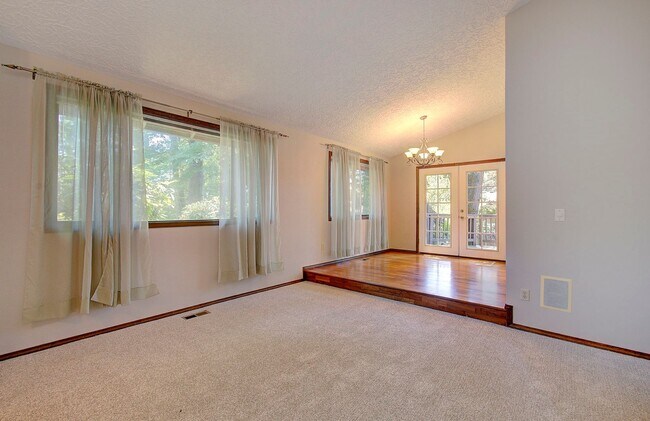 Building Photo - Spacious 3-Bedroom Home with Private Backyard Oasis