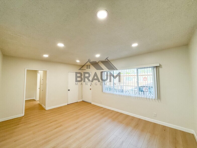 Building Photo - 13115 Oxnard St