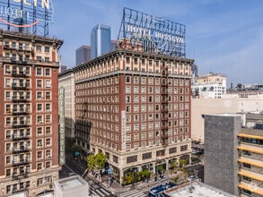 Building Photo - Rosslyn Lofts Apartments