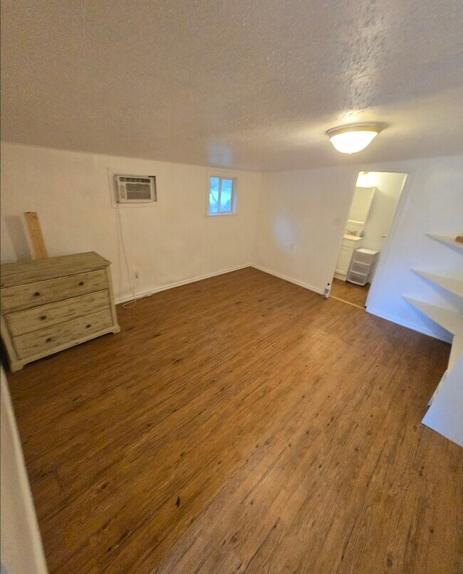 Building Photo - 464 Red Bud Ln