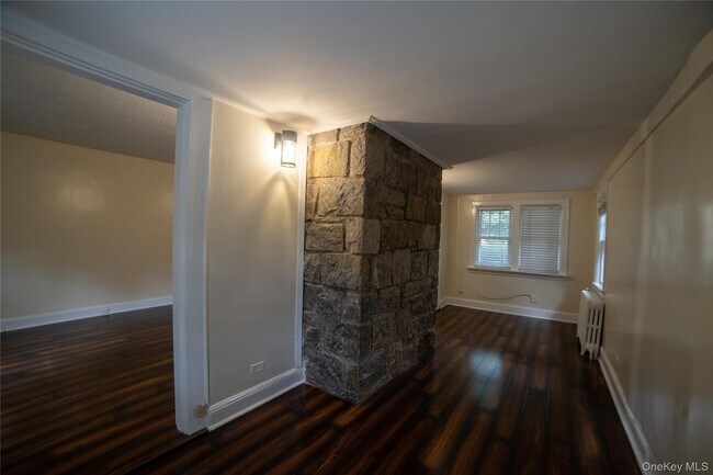 Building Photo - 154 Bell Rd