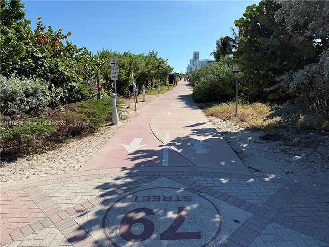 Building Photo - 7915 Harding Ave