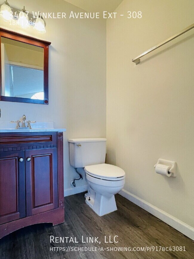 Building Photo - 3407 Winkler Ave Ext