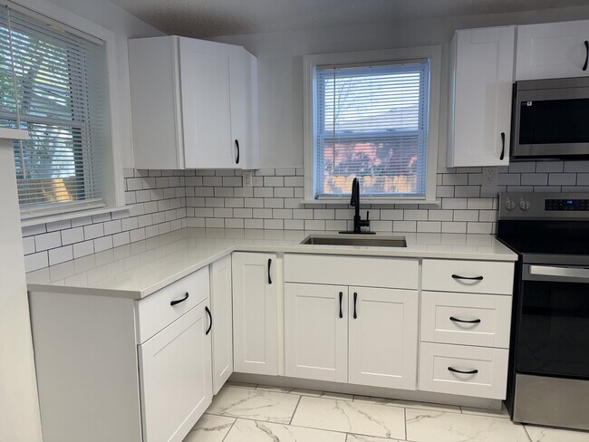 Building Photo - 239 Jenks St