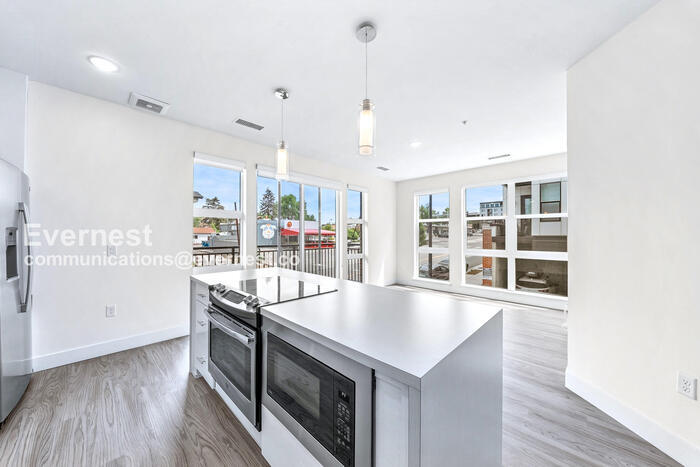 Building Photo - 3500 S Corona St