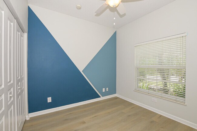 Building Photo - 649 NE Bent Paddle Ln