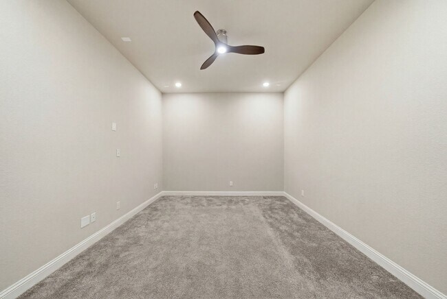 Building Photo - 28014 Woodland Bend Way