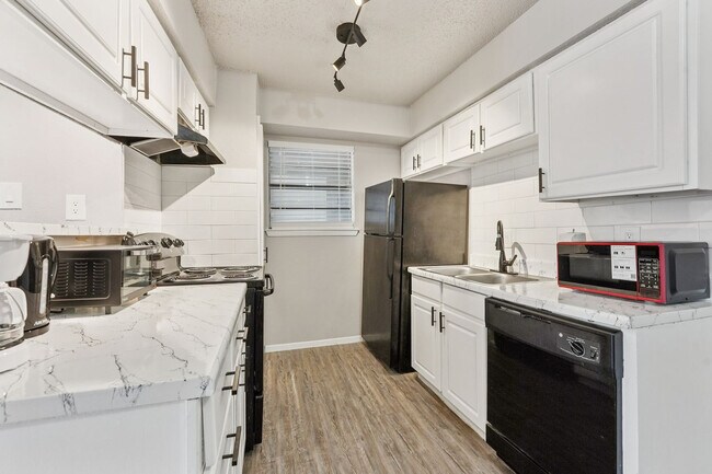 Building Photo - 2545 Thomason Cir