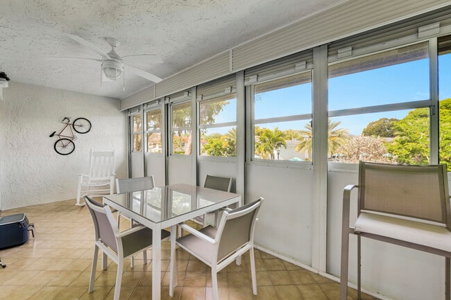 Building Photo - 14849 Cumberland Dr