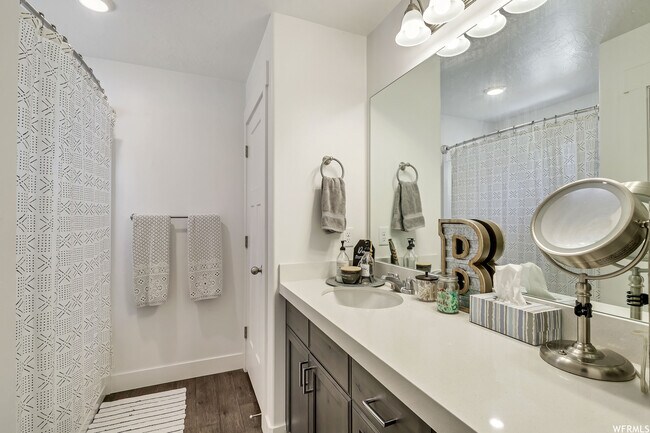 Building Photo - 7209 N Brook Ridge