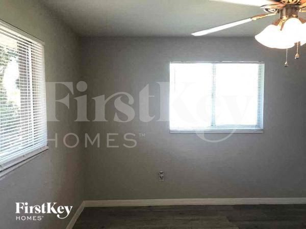 Building Photo - 8185 Kings Bay Blvd