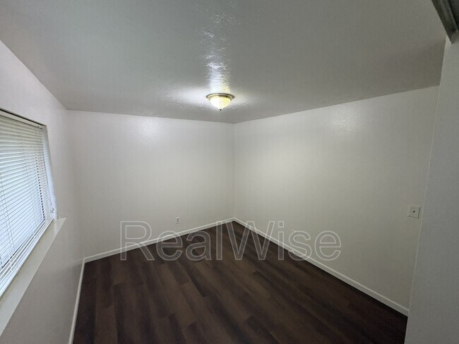 Building Photo - 231 Hawthorne St