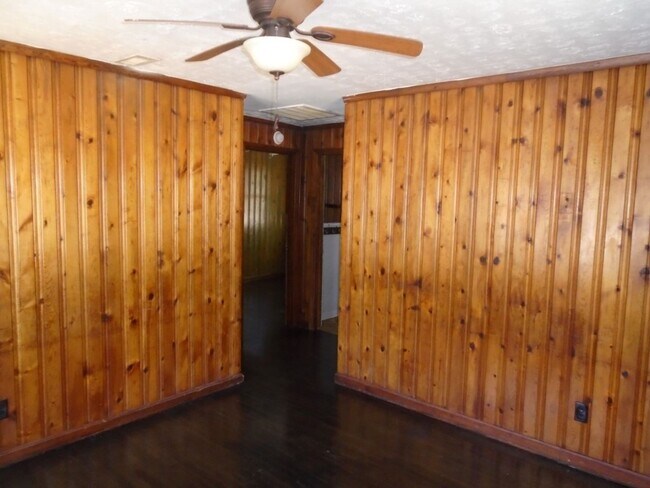 Building Photo - 302 Old Shaw Rd