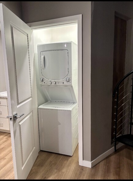 Building Photo - 2178 Oakmont St