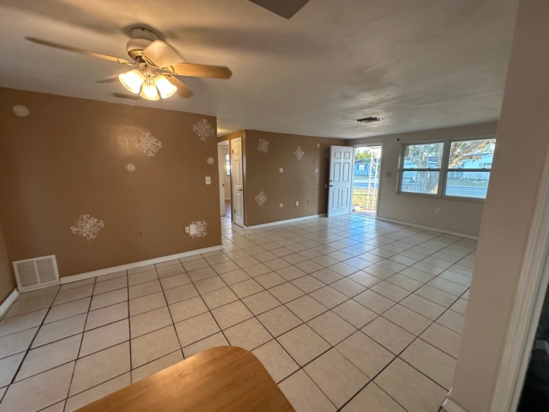 Building Photo - 3545 Holiday Lake Dr