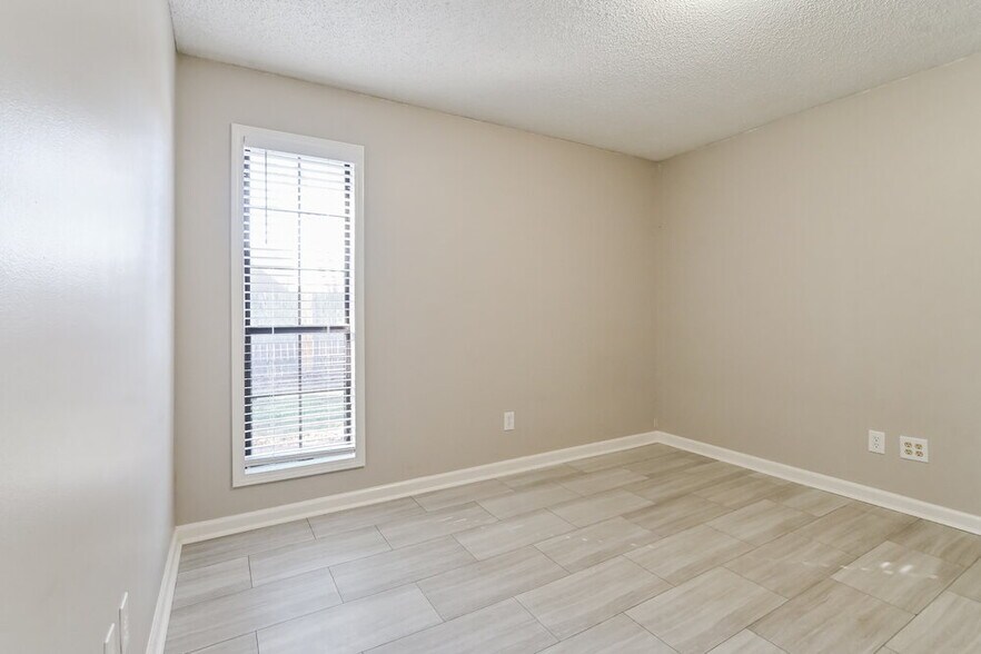 Building Photo - 7201 Skidmore Cove