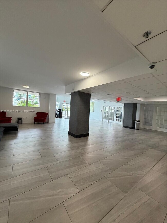 Building Photo - 7501 E Treasure Dr