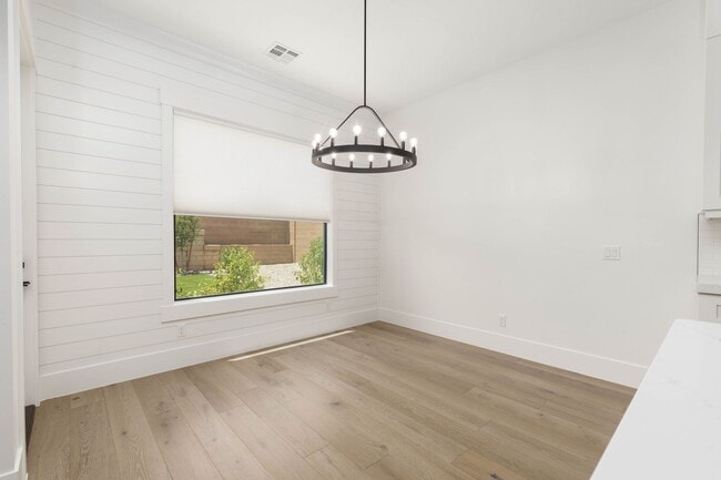 Building Photo - Beautiful 5 bed | 4 Bath | 3 Car Garage