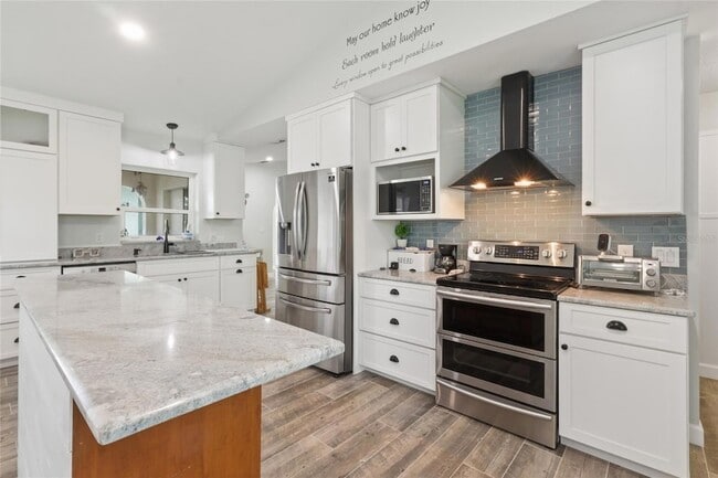 Building Photo - 27401 Voyageur Dr