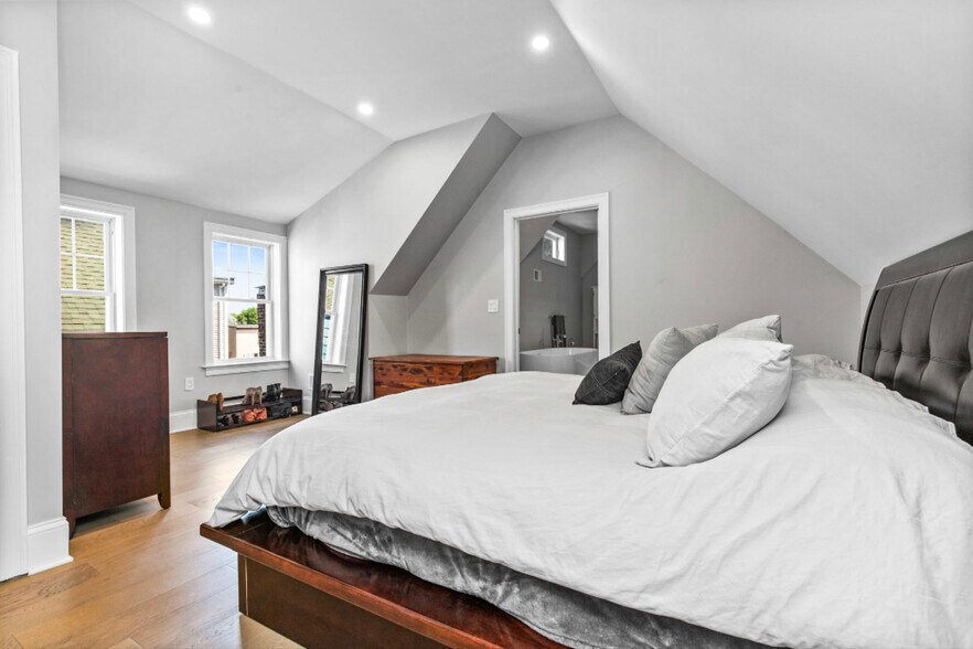 Building Photo - 84 Flint St