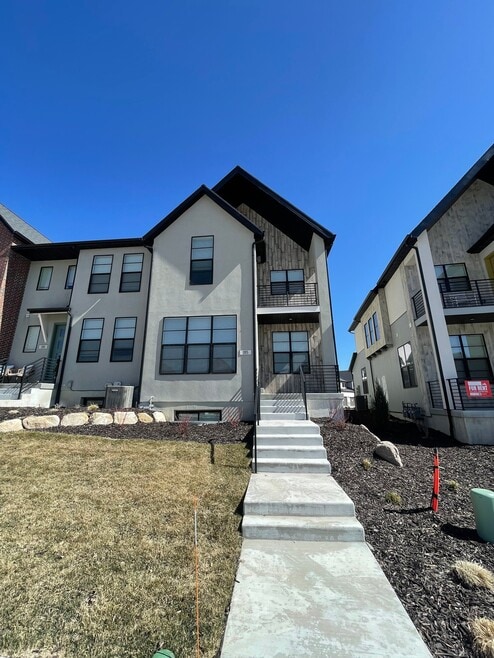 Building Photo - 98 E 1760 N