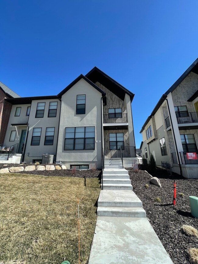 Building Photo - 98 E 1760 N