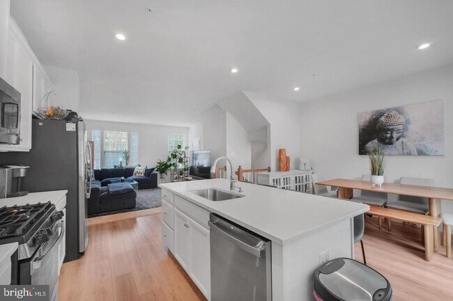 Building Photo - 52 Caswell Dr