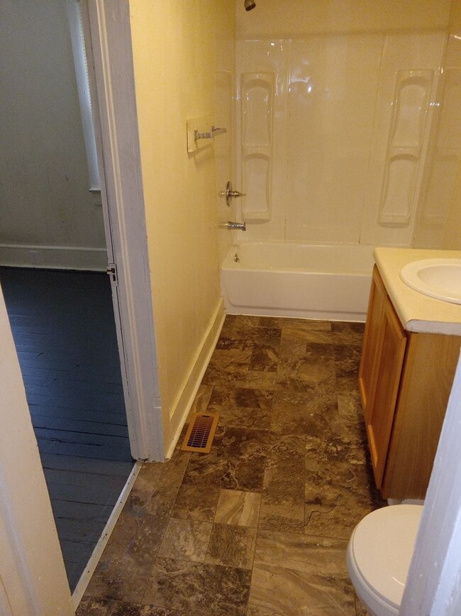 Building Photo - Affordable cozy 2 bedroom, 1-bathroom hous...