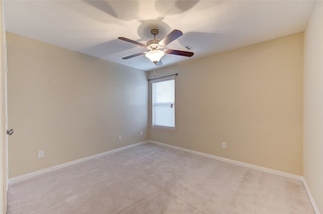 Building Photo - 6519 Point Hollow Ln