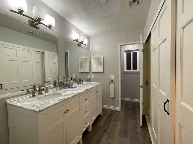 Building Photo - 12899 Rain Shadow Rd