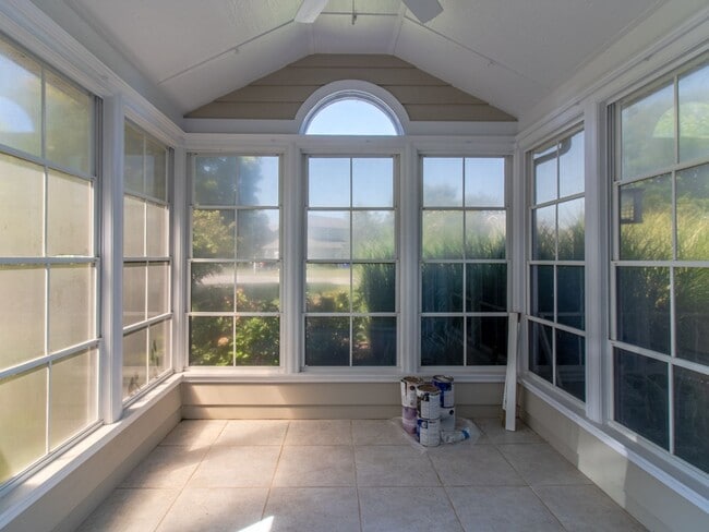 Building Photo - 159 Lakeside Dr