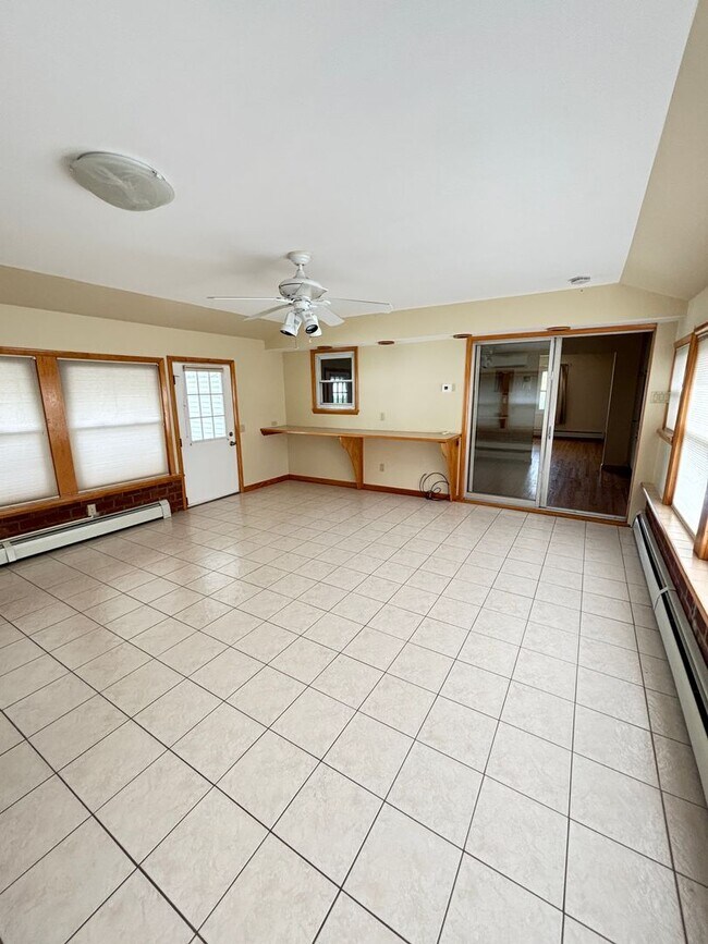 Building Photo - Spacious 3br Home for rent located in Whitehall, Echo Heights!