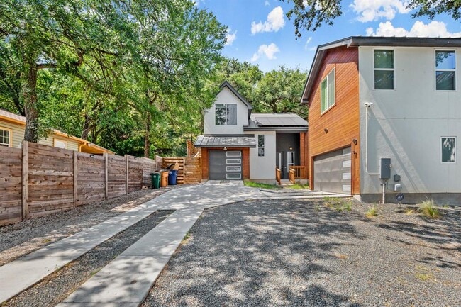 Building Photo - 2810 Oak Springs Dr