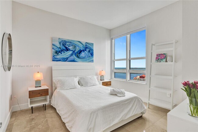 Building Photo - 950 Brickell Bay Dr