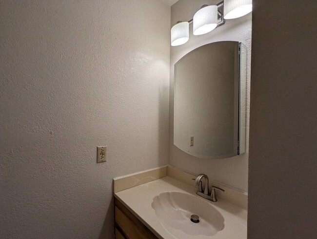 Building Photo - Beautiful Palm Springs Villas II Condo