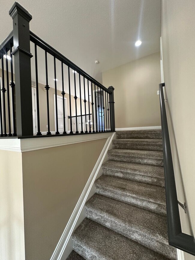 Building Photo - Lakes of Worthington