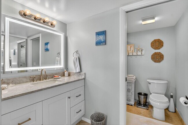 Building Photo - 6205 Balboa Cir