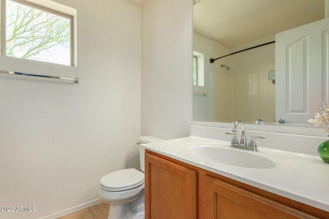 Building Photo - 433 E Jasper Dr