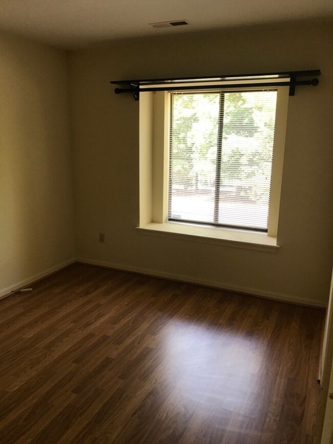 Building Photo - Great 3BR/2BA Townhouse in Mill Creek