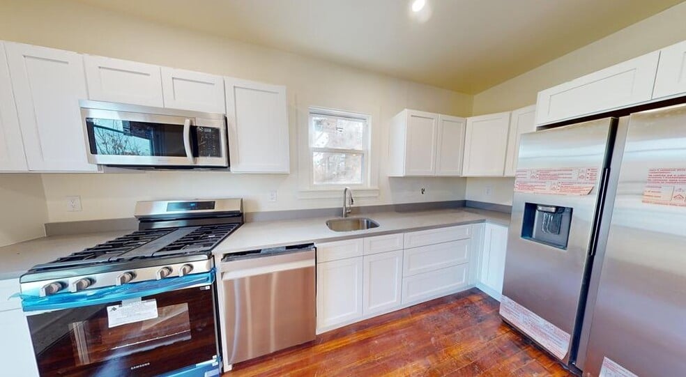 Unit 3 - 736 Main St