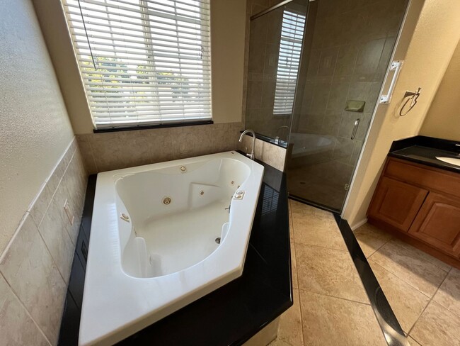Building Photo - Upgraded and Beautiful Spacious 4 Bedroom ...