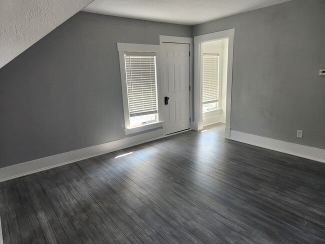 Building Photo - 209 N Adams St
