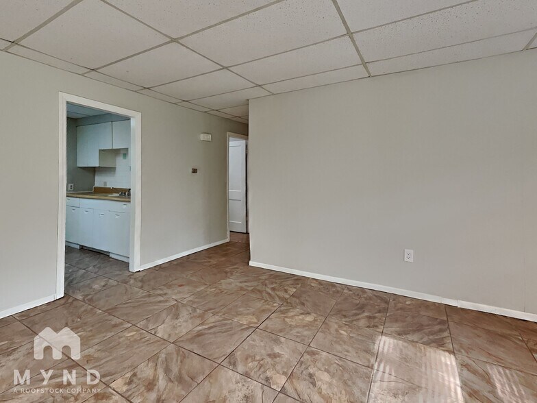 Building Photo - 1256 S Willow Ln Ave